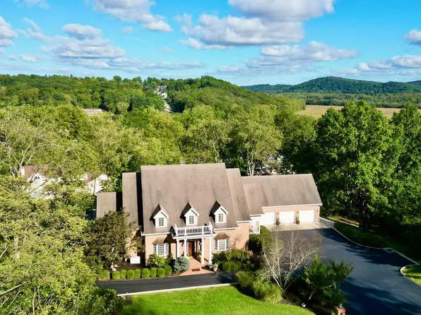 2 Watch Hill Dr, Chillicothe, OH 45601