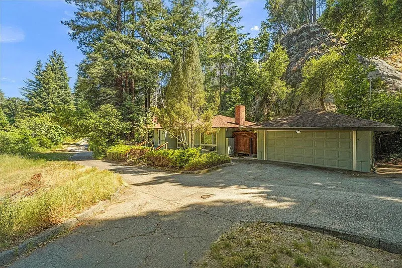 111 Lake Dr #7