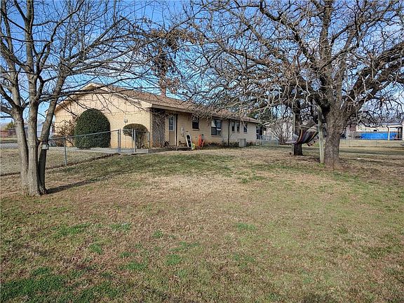 5th image of 905 E Wilbarger St