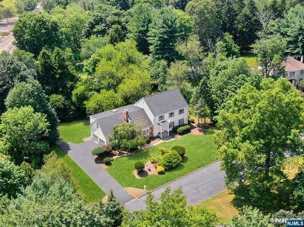 2 Morgan Ct, Montvale, NJ 07645
