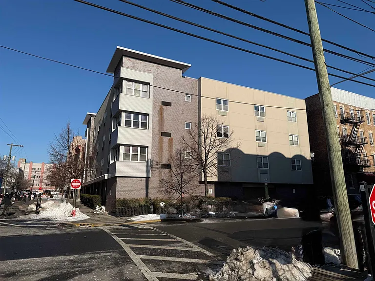 5501 Hudson Ave #401 — Photo 16