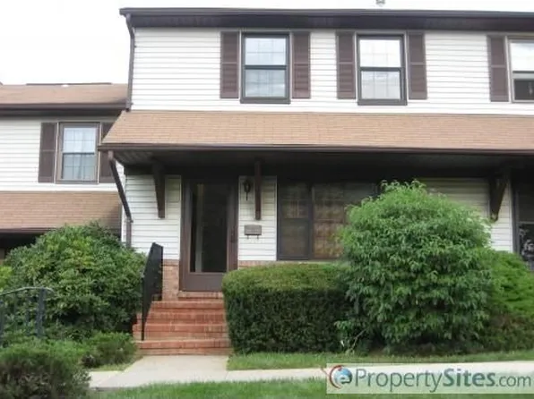 132 Cynthia Dr, Hackettstown, NJ 07840
