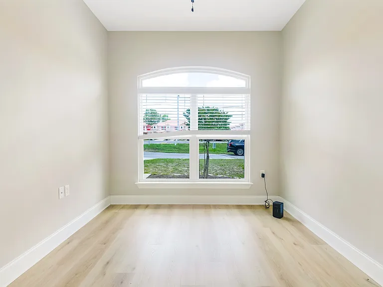 557 Valparaiso Pkwy — Photo 5