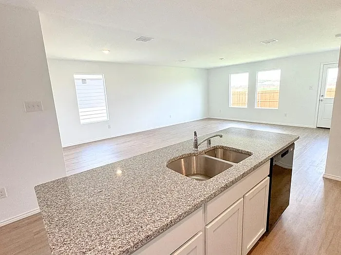 Studio, 1.0 bath, $1,900 — Photo 4