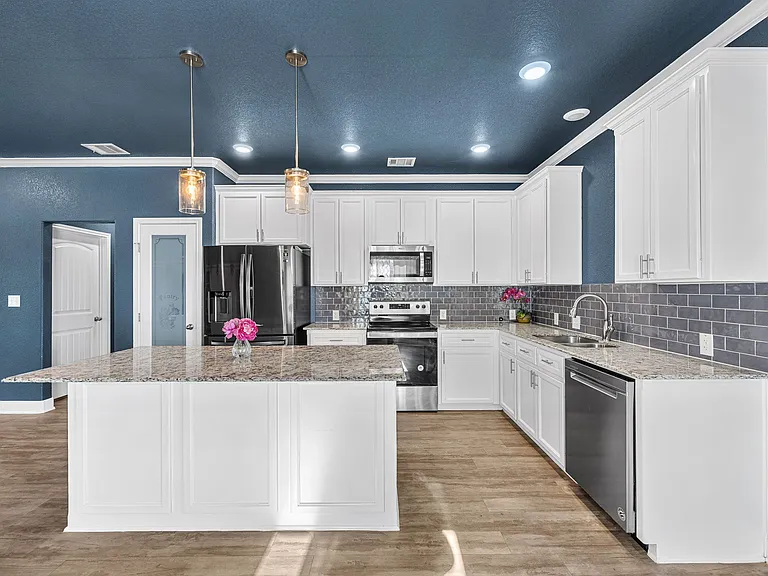 1526 Black Kettle Trl — Photo 1