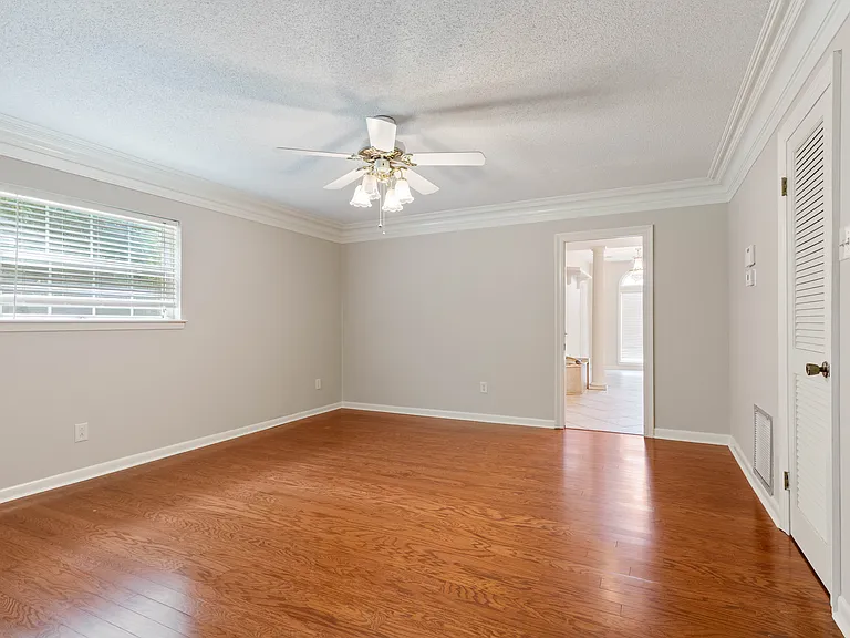 504 Alonda Dr — Photo 17