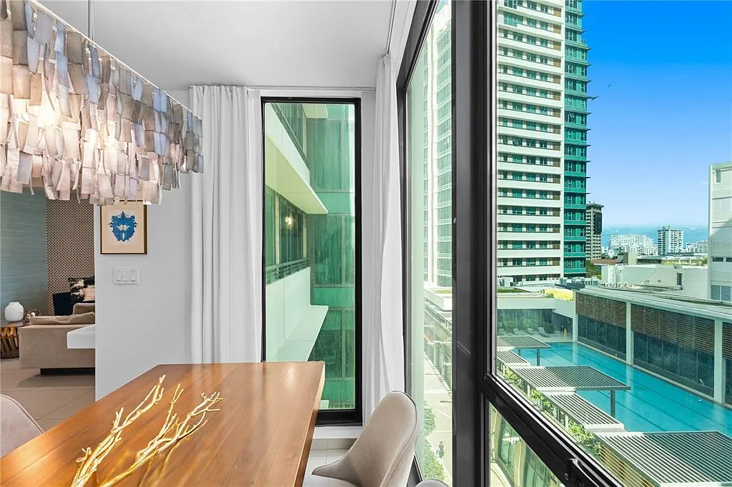 2 bed, 2.0 bath, 1000 sqft, $4,500 — Photo 2
