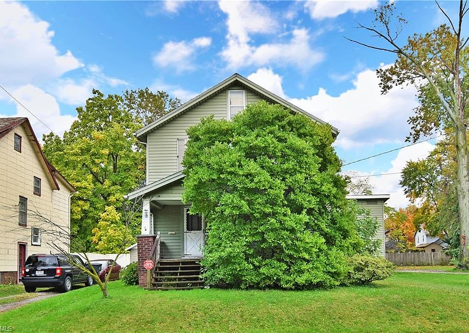 1st image of 304 Lowell Ave NE
