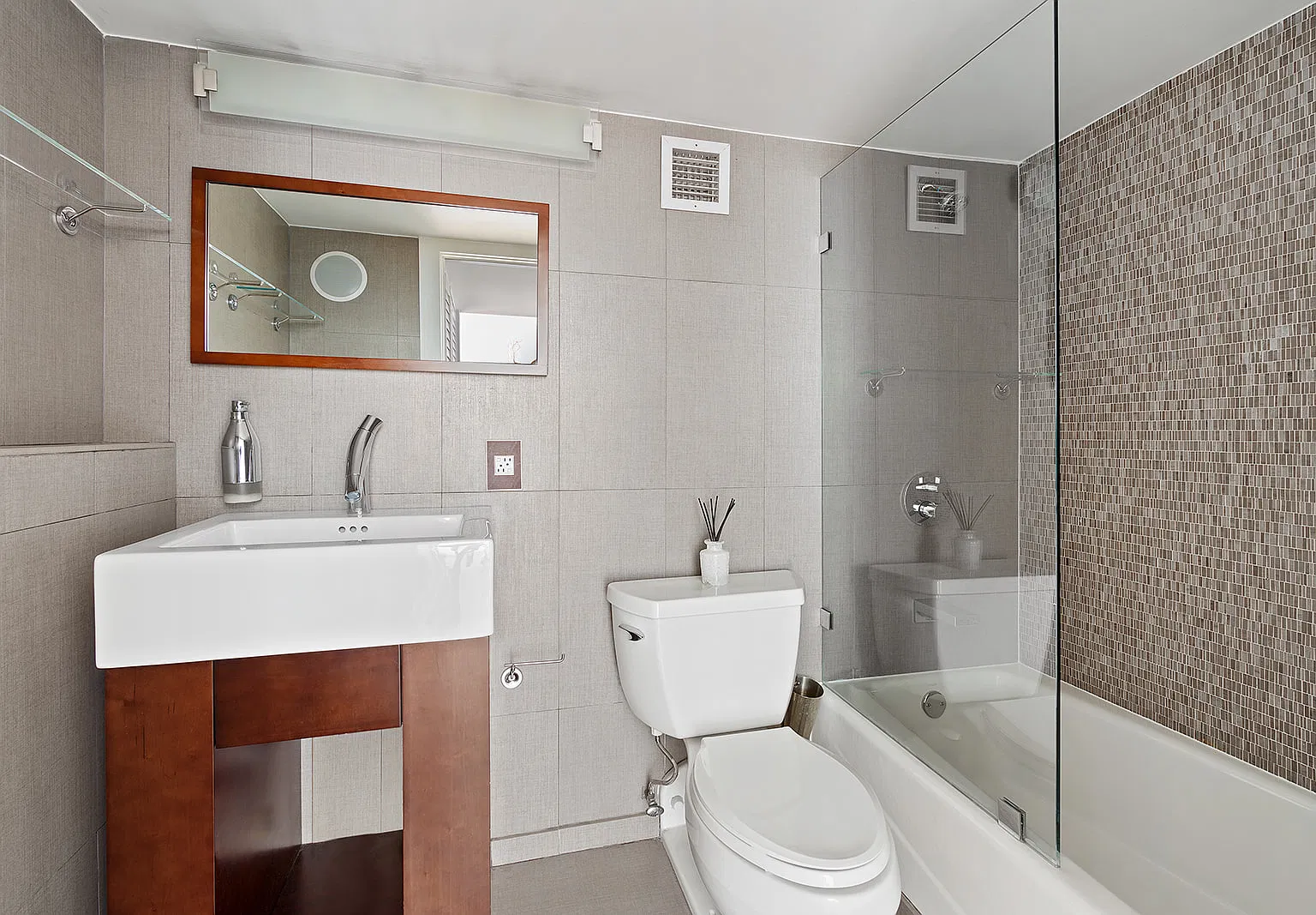 421 Hudson Street — Photo 4