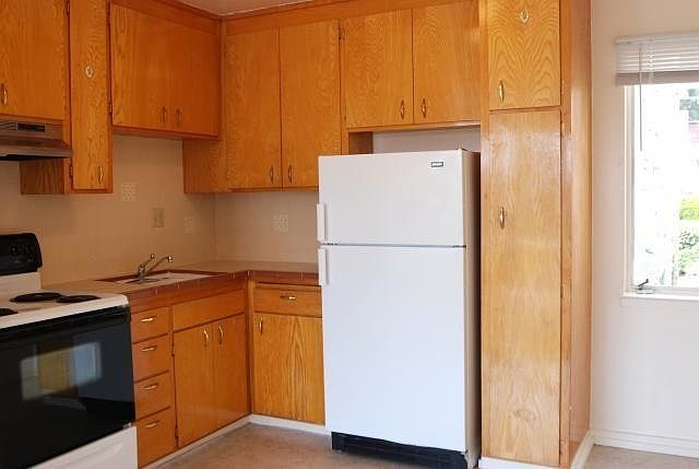 1st image of 471 Fair Oaks St