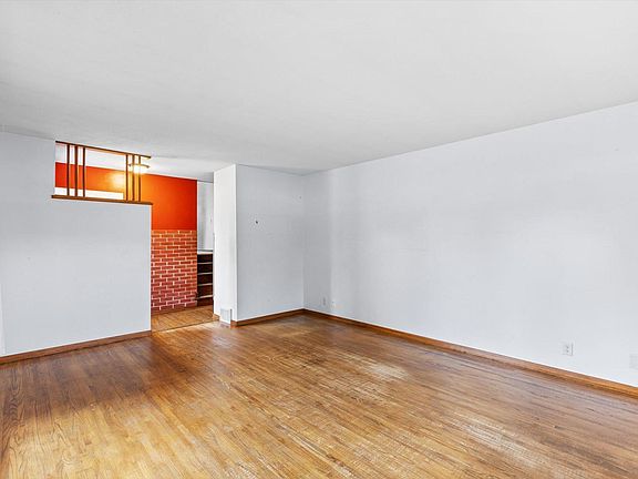 4th image of 8468 Hyde Ave S