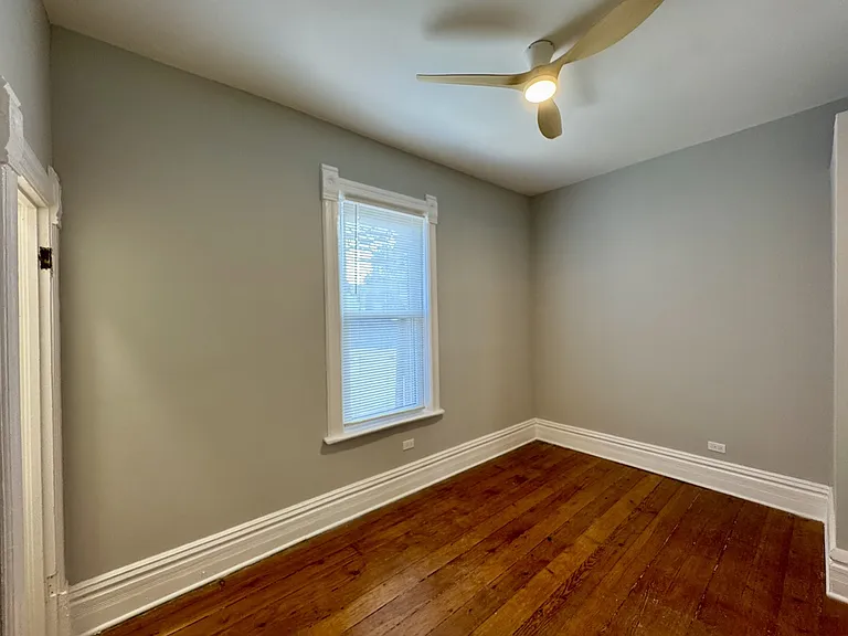 1721 W Nelson St — Photo 8