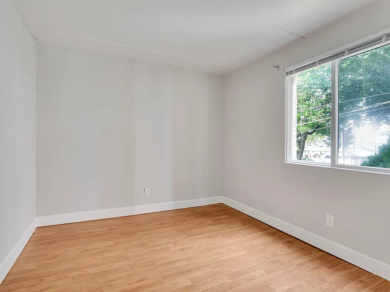 27 W 8th Ave #D — Photo 17