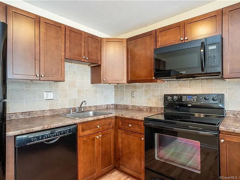 1401 Harbor View Dr — Photo 1