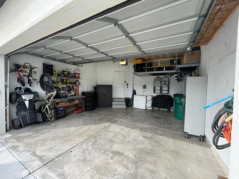 636 W Life Dr — Photo 30
