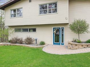 536 Timber Hills Dr, Freeport, IL 61032