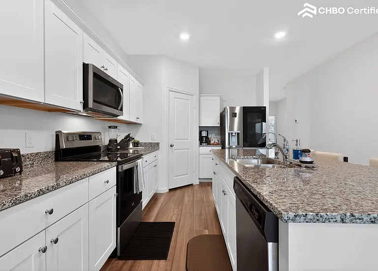 1052 Long Bay Ct — Photo 14