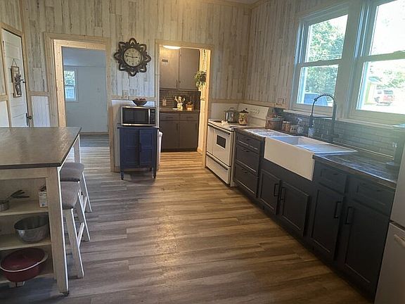 5th image of 2411 Highland Dr