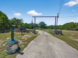924 Wagon Creek Rd, Bandera, TX 78003