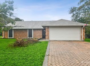301 Wilshire Ct, Red Oak, TX 75154