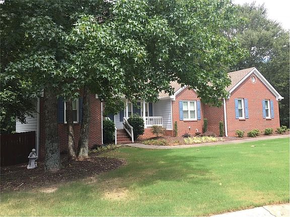 3rd image of 1679 Peachcrest Ct