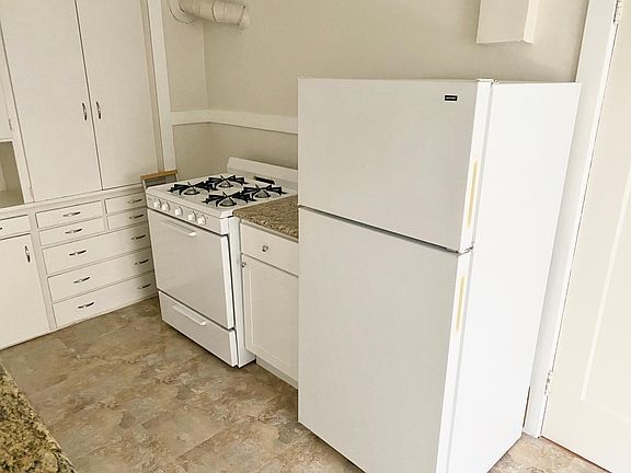 5th image of 2650 Franklin St #18