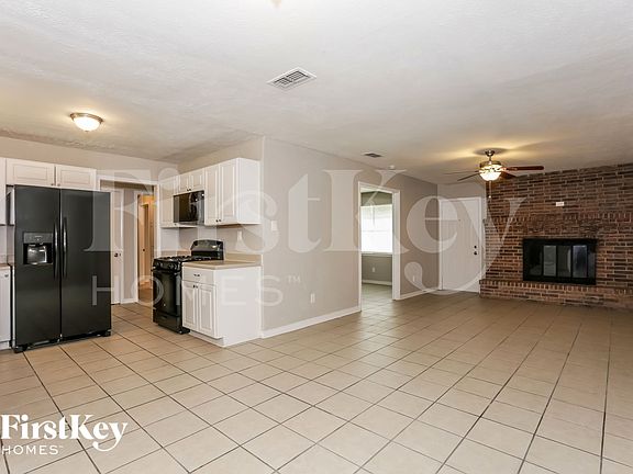 3rd image of 115 Brook Hollow Dr