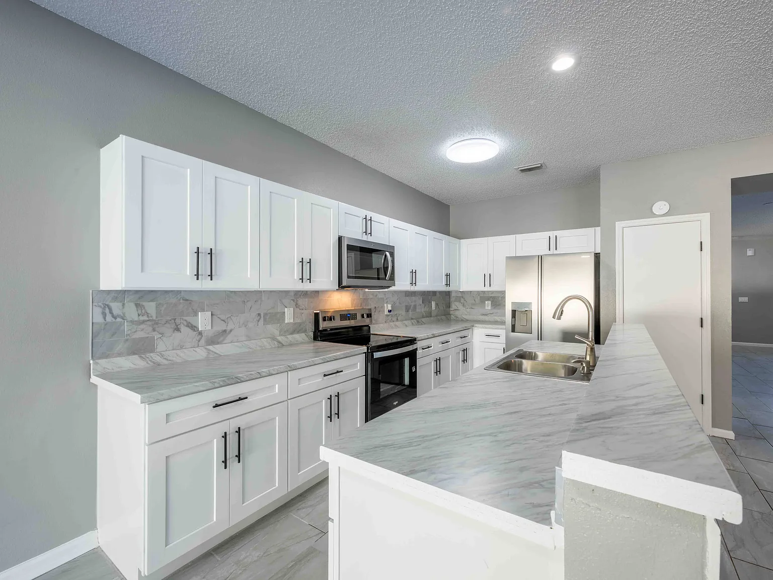 4 bed, 2251 sqft, $2,400 — Photo 2