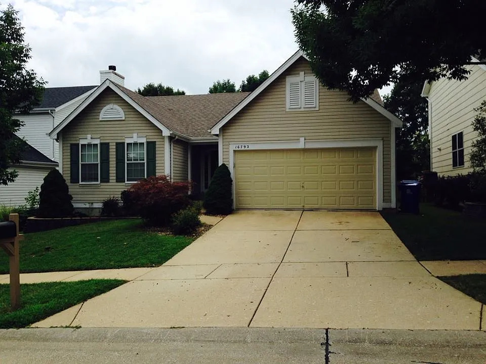 16792 Hickory Crest Dr photo 1