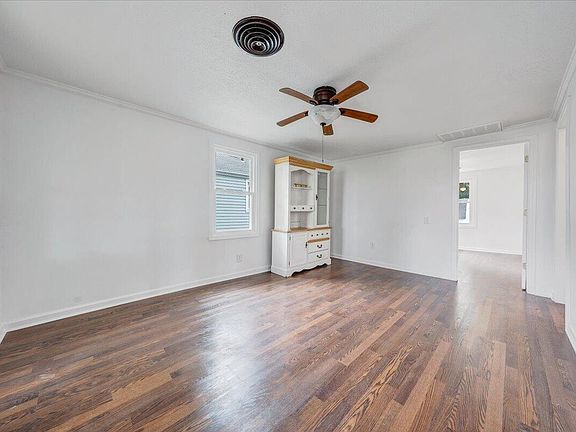 3rd image of 234 Wilson St