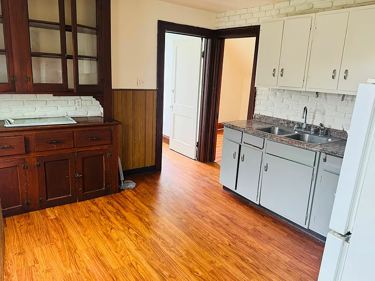 19 Grape Ave #2 — Photo 3