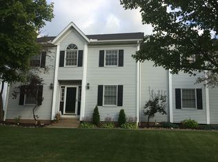 320 Summerhill Dr, Aurora, OH 44202