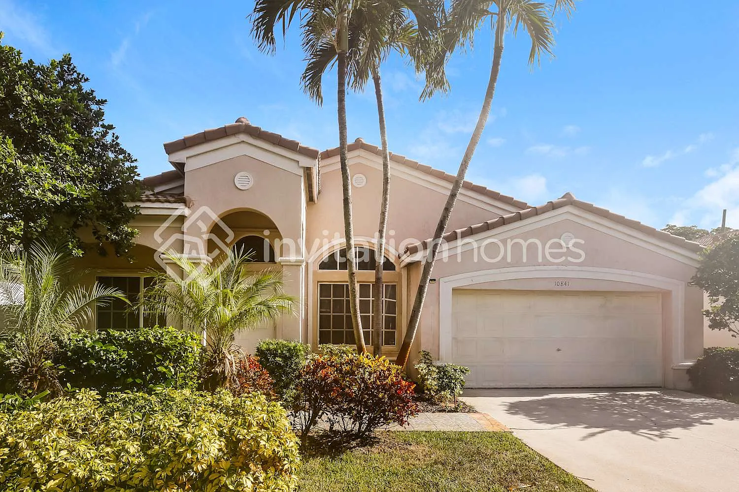 10841 SW 14th Ct Davie, FL 33324 — Photo 1