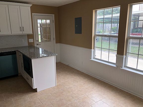 3rd image of 432 Westgate Blvd