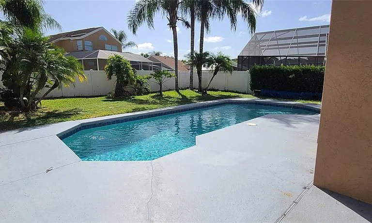 2411 Berkshire Ct — Photo 22
