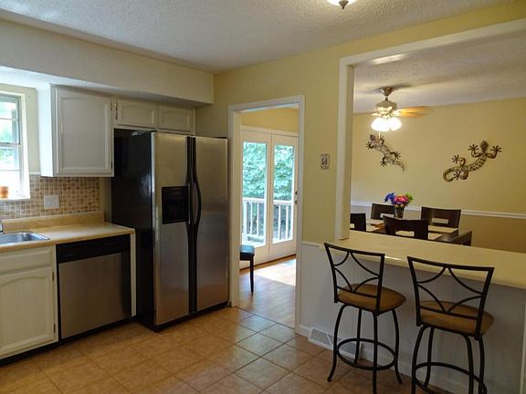 Breakfast Bar open to Dining