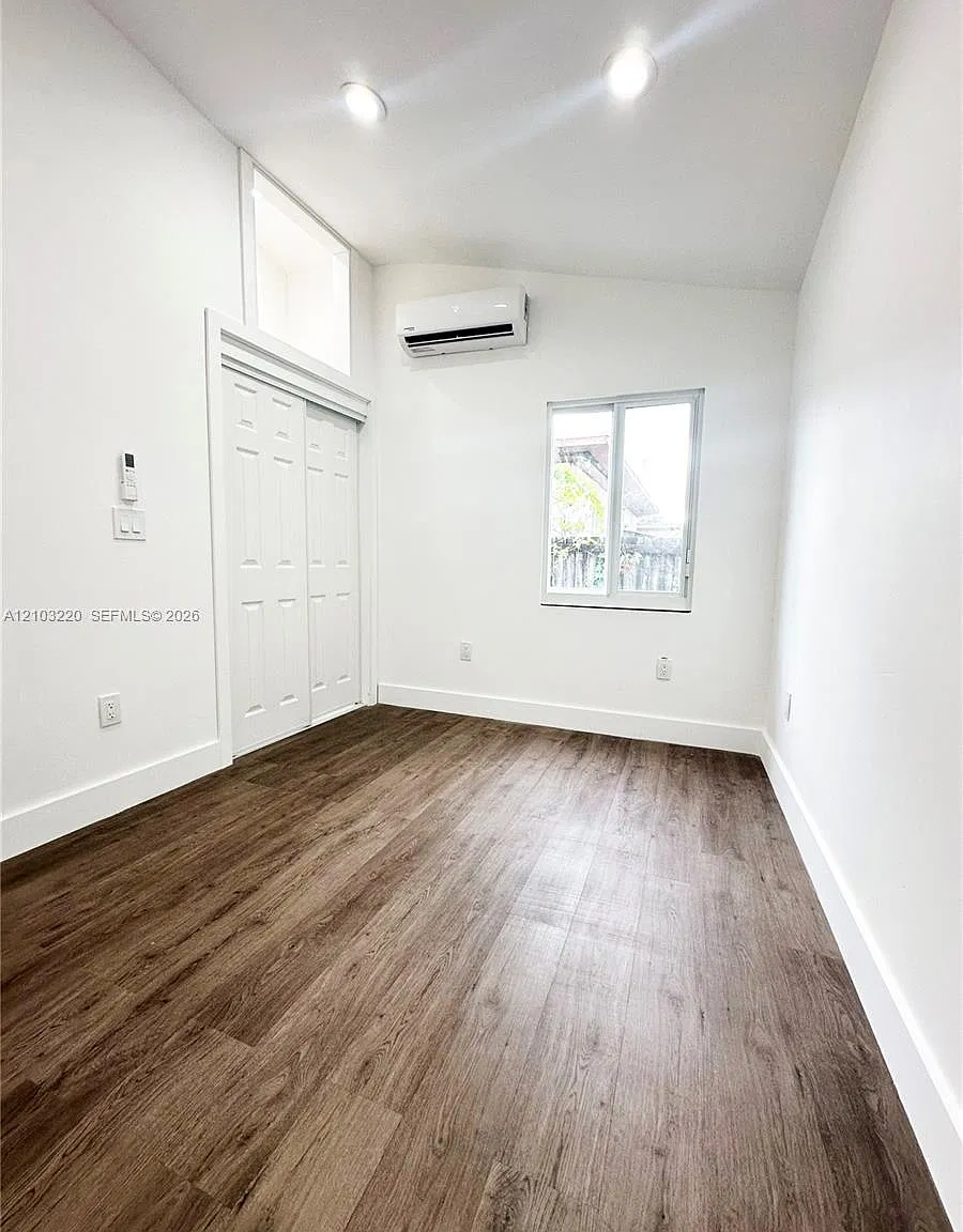 2 bed, 1.0 bath, $2,400 — Photo 4