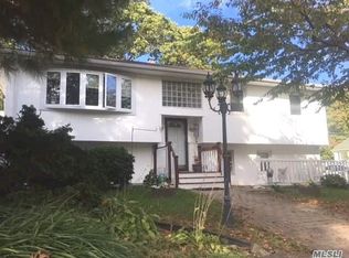 35 North St, Huntington Station, NY 11746
