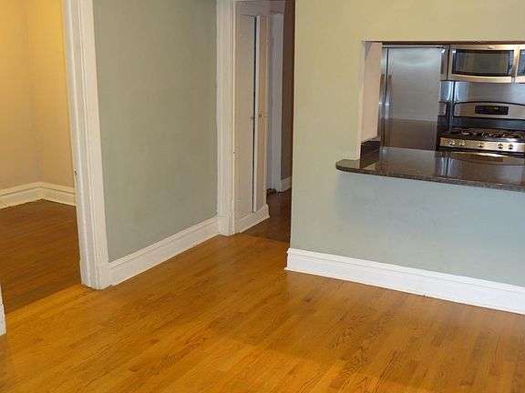 3rd image of 1220 W Wellington Ave #1