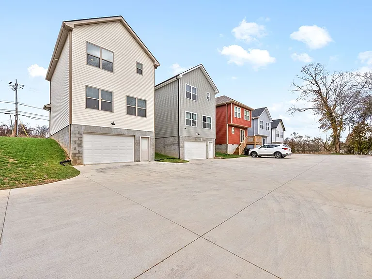700 Crossland Ave — Photo 22