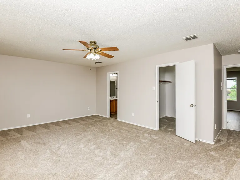 4329 Meadowknoll Dr — Photo 12