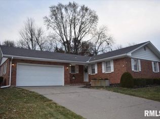 3911 Evergreen Dr N, Quincy, IL 62305