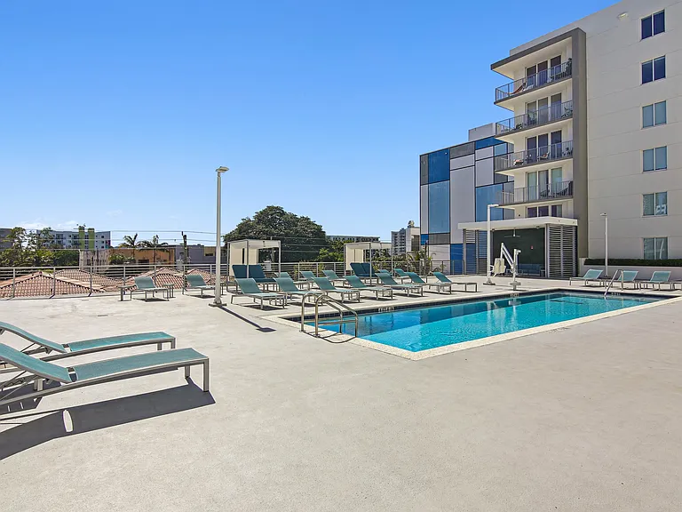 Riverview One Apartments — Photo 13