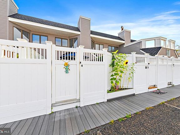 2nd image of 8311 Long Beach Blvd #4