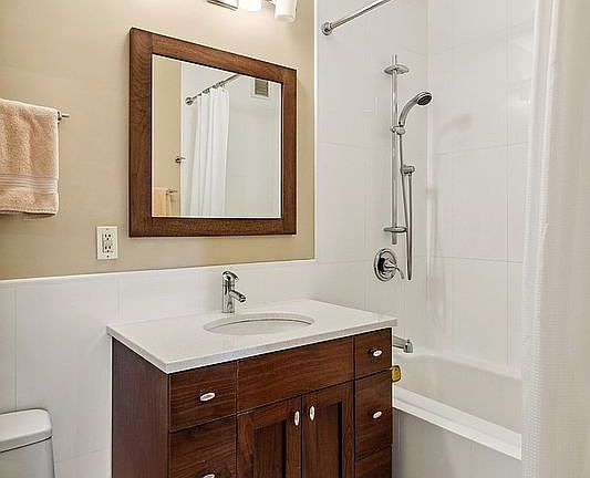 5th image of 155 W 70th St APT 7A
