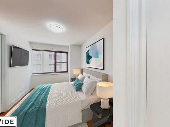 405 East 56th Street image 2 of 10