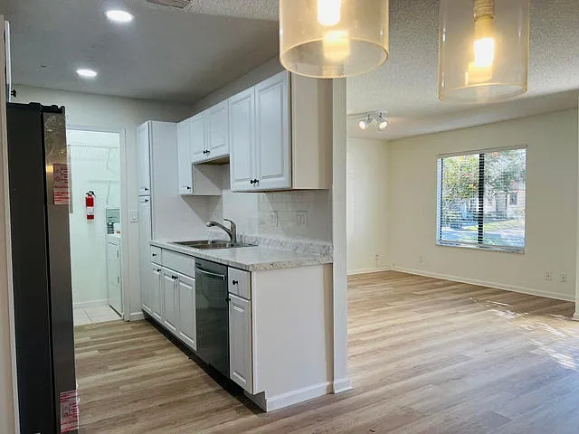 11877 Sturbridge Ln — Photo 2