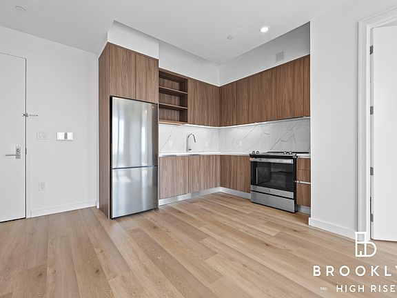 3rd image of 50 E 10th St #815