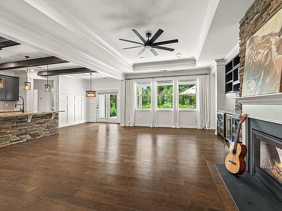 5th image of 1012 Webbs Retreat Ln