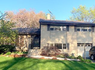 511 S Edward St, Mount Prospect, IL 60056